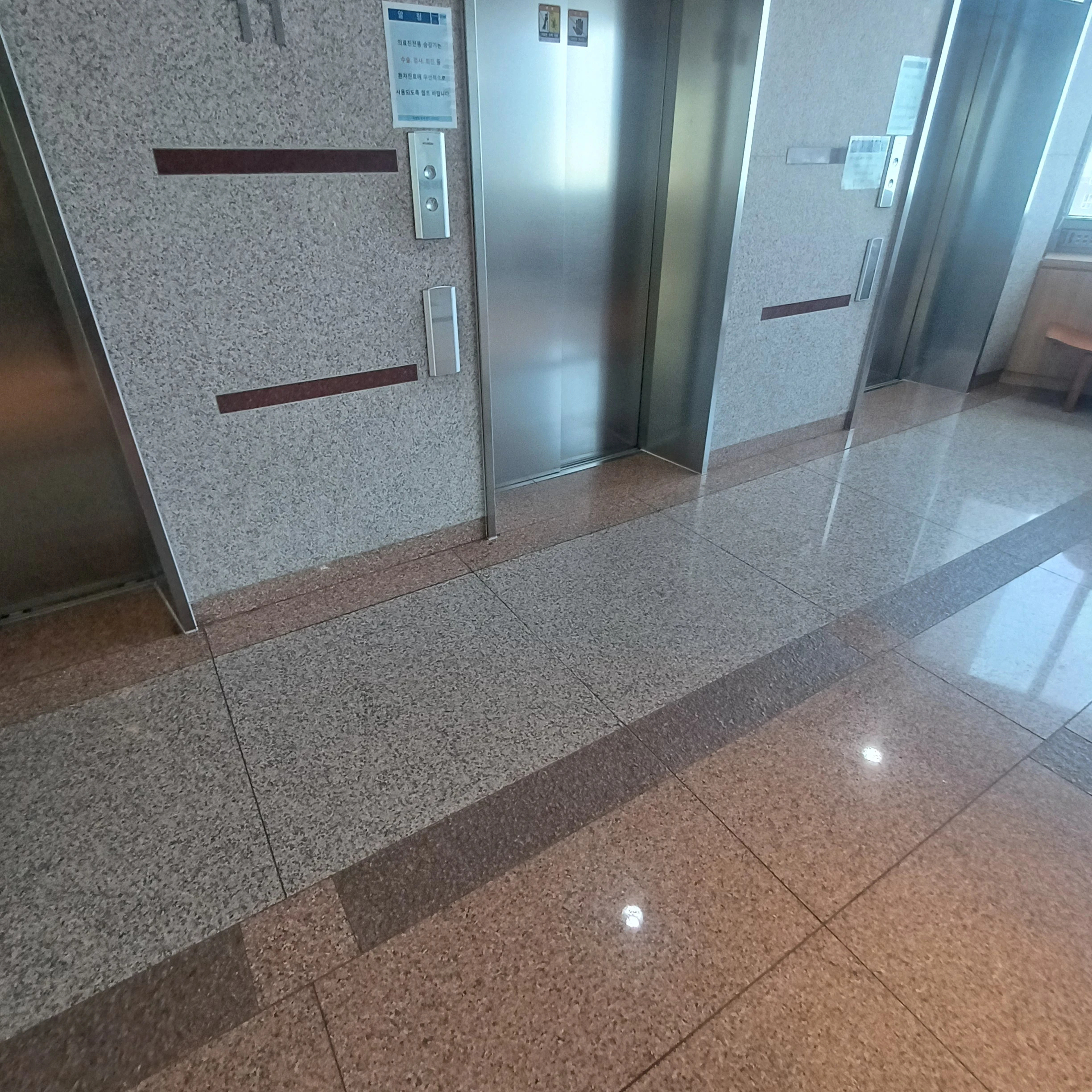타일 안전손잡이 시공 6