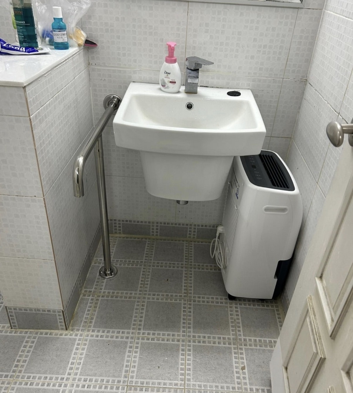 안전손잡이 설치업체 — 화장실 안전손잡이 시공 안내